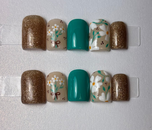 Champagne Daisy Press-On Nails